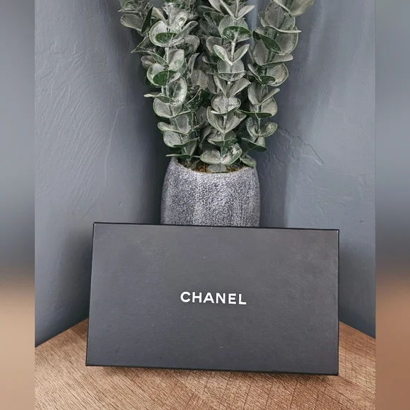 CHANEL Zip Wallet - Picture 9 of 9